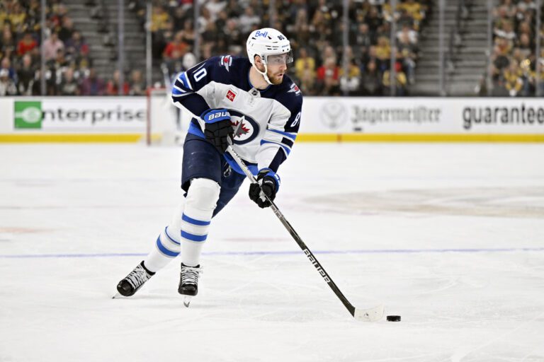 Pierre-Luc Dubois Skating up ice